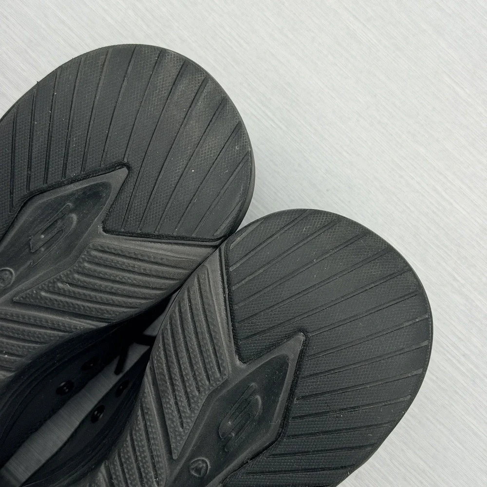 Skechers Cozy Fit Men's 11 Wide 2E Slip Ins Shoes Black Quilted No Tie Walking